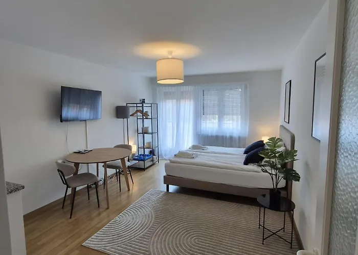 Stylish In Center - Crown 36