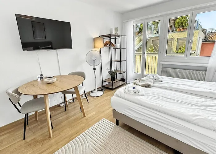 Stylish In Center - Crown 36 * Zürih