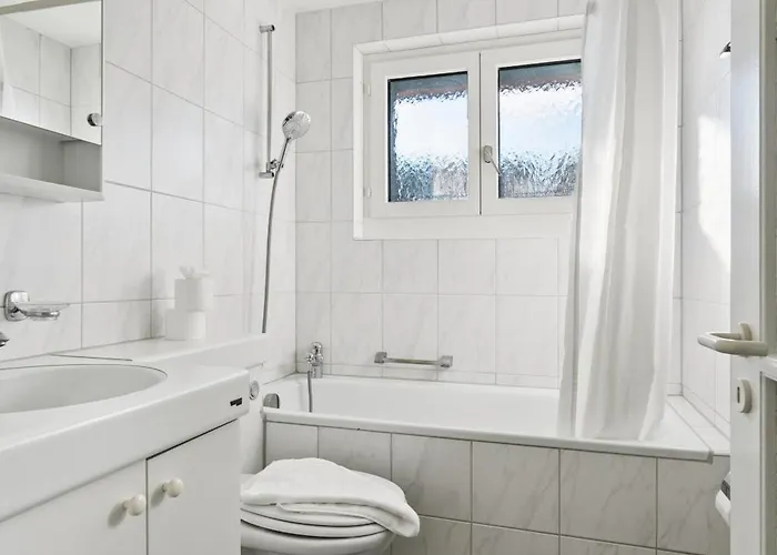 Stylish In Center - Crown 36 *