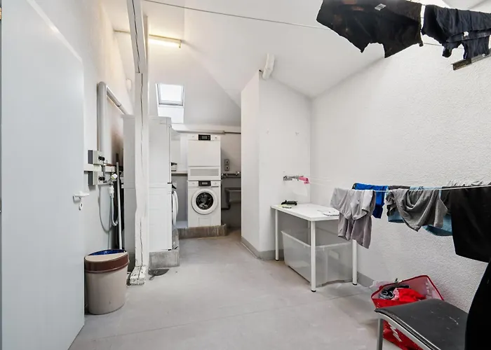 Stylish In Center - Crown 36 *