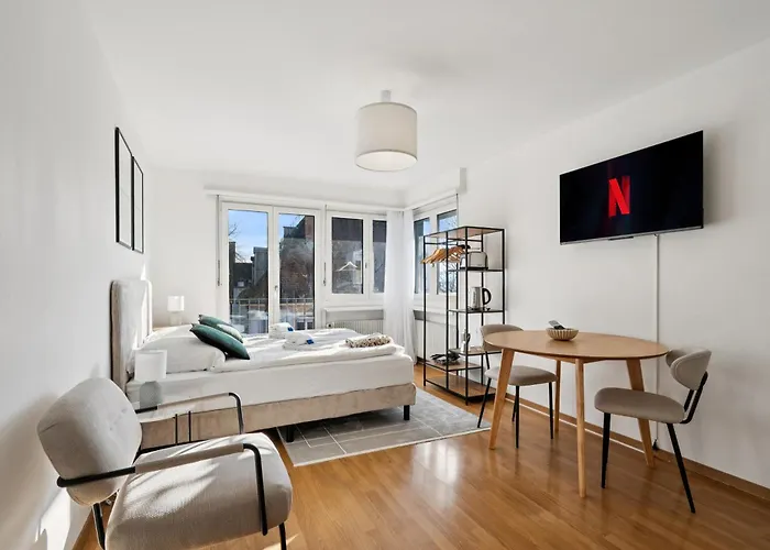 Stylish In Center - Crown 36