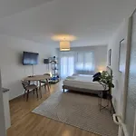 Stylish In Center - Crown 36