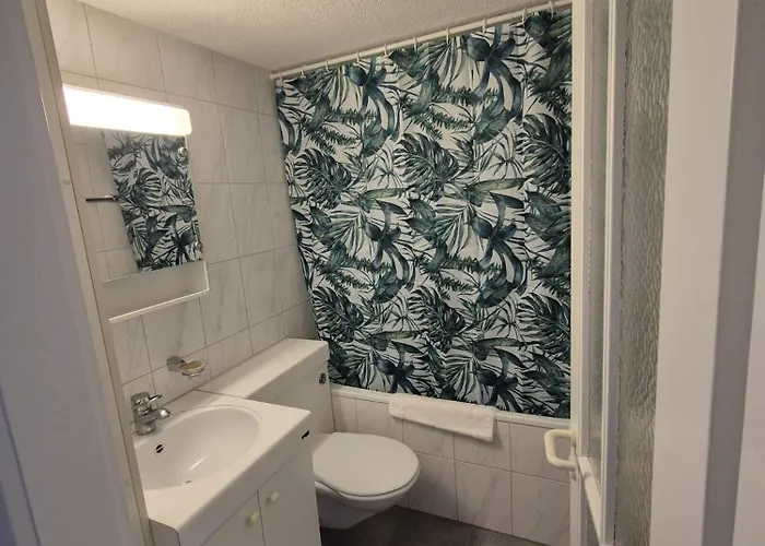 Stylish In Center - Crown 36 *