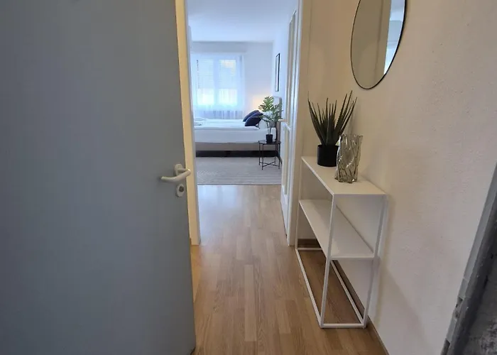 Stylish In Center - Crown 36 *